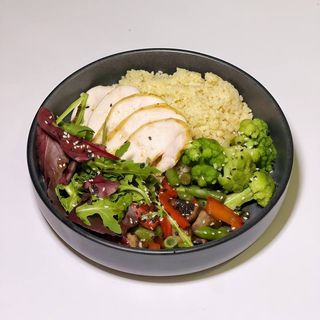 Боул з куркою сувід (365г)