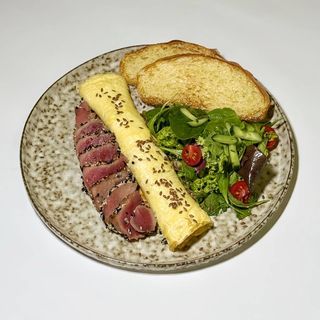 Сніданок з тунцем в кунжуті (285г)