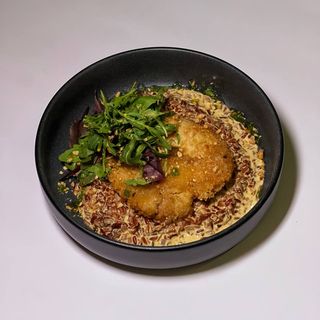 Рис карі з хрусткою куркою (220г)