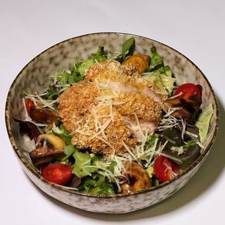 Салат з хрусткою куркою (230гр.)