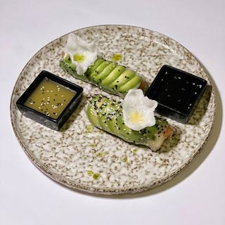 Спрінг рол з лососем (200г)