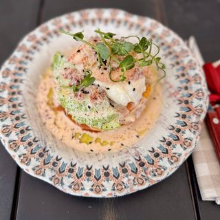 Панкейки з тигровою креветкою та піканте гуакамоле (275 г)