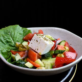 Грецький салат із фермерським сиром Фетою (300г)