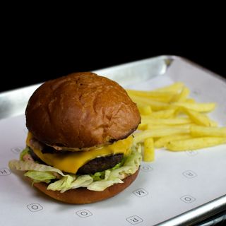 Бургер з телятиною, беконом та соусом Слайдер 260/80г