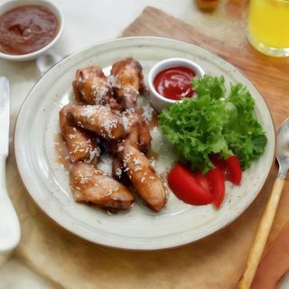 Запечені крильця в медово-соєвому соусі (350g)