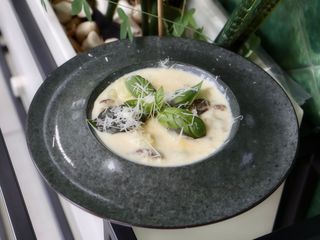 Ньоки з соусом альфредо та білими грибами (250g)