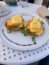 Яйца Бенедикт з фореллю та авокадо під голландським соусом, 430г