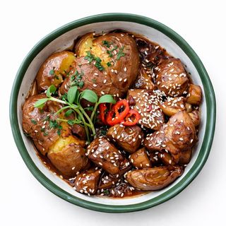 Курочка з печеною картоплею (350г)