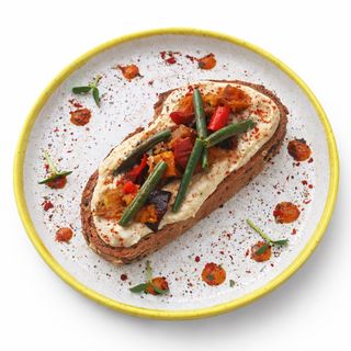 Тост з хумусом і овочами гриль (230г)