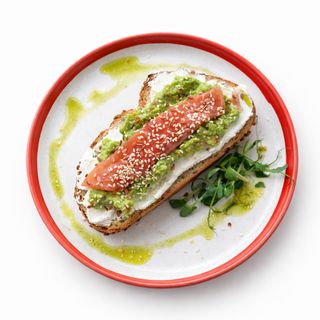 Тост з гуакомоле і лососем (200г)