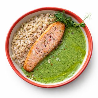 Лосось з бурим рисом і шпинатом (290г)