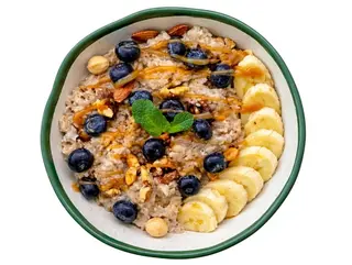 Каша вівсяна з фруктами і горіхами (370г)