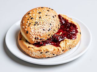 Бейгл нутелла з бананом