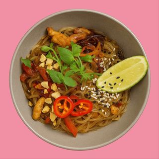 Фунчоза з курчам в соусі Тонкацу (340г)