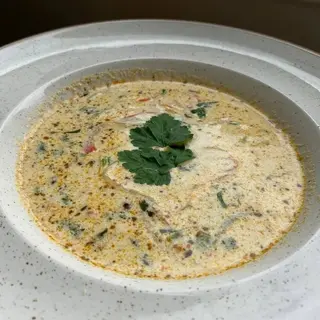 Вершковий суп з лососем та овочами