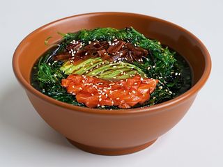 Салат з лососем (200g)