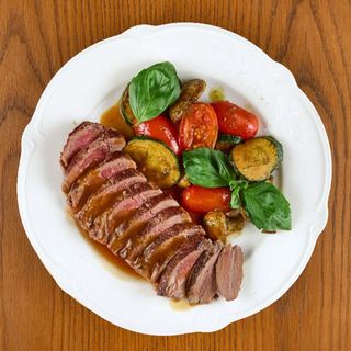 Яловичі слайси з овочами