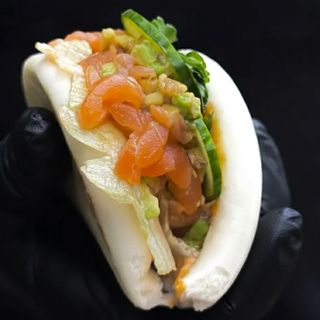 Бао з лососем