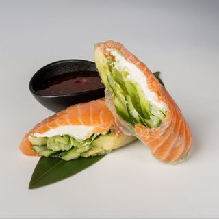Спрінг рол з лососем (120г)