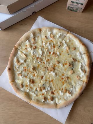 Три сири 40см