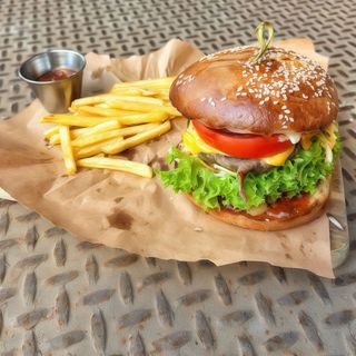 Смачний бургер (350г)