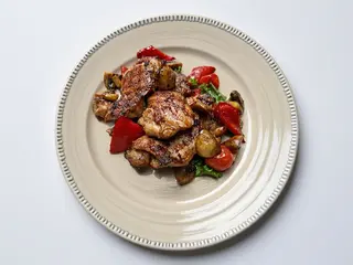 Стейк з курячого стегна з овочами гриль (300г)