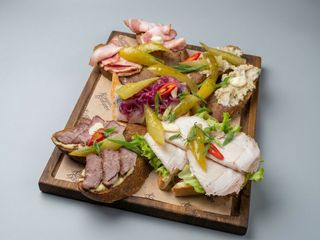 Різні канапки (550г)