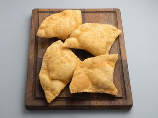 Хрусткі чебуреки 4 сира 4шт (300г)