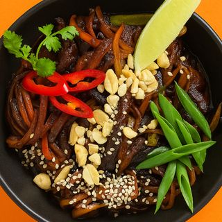 Удон зі свининою та овочами (390г)