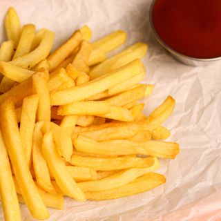 Картопля фрі з томатним соусом (200г)