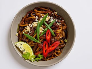 Удон з міксом овочів (300г)