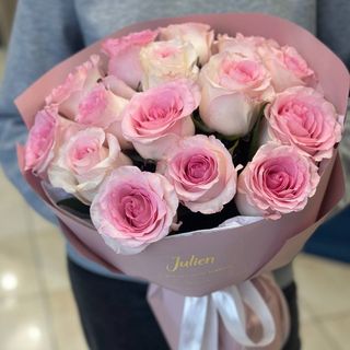 15 рожевих троянд