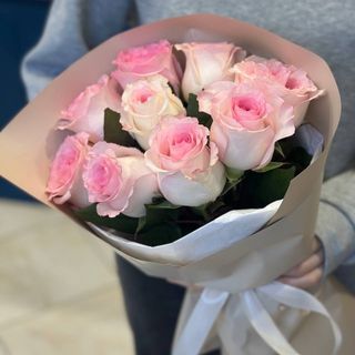 9 рожевих троянд