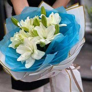 5 лілій в пакуванні