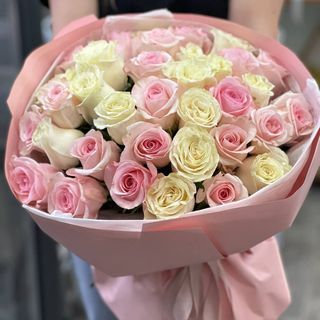 51 троянда мікс