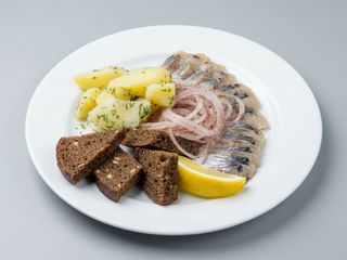 Скумбрія з картоплею і цибулею (230г)