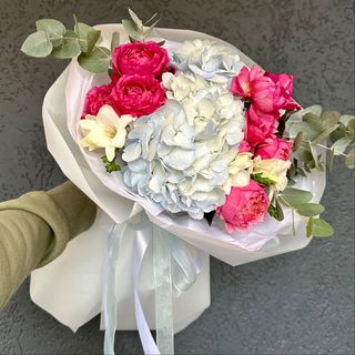 Букет з гортензіі та троянд