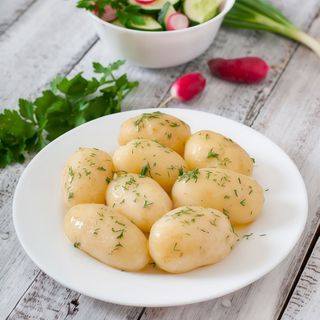 Картопля відварна з зеленню (200г)