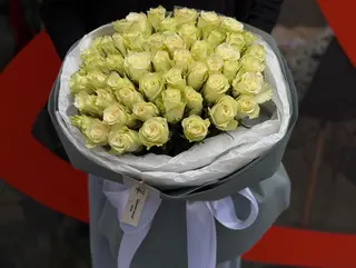 Букет 26 Біла троянда Атена 51 шт
