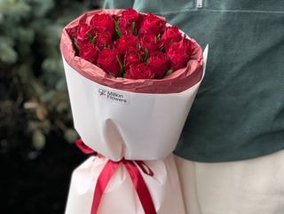 Букет 21 Червона троянда Мадам Ред 15 шт