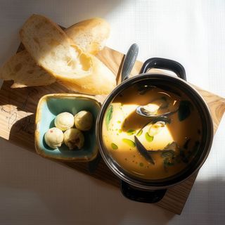 Вершковий суп з лососем (320/15г)