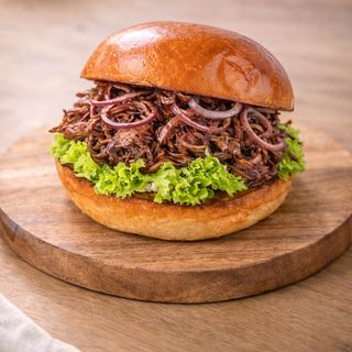 Бургер "Pulled Beef " (300г)