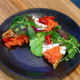 Гофра з лососем 320г