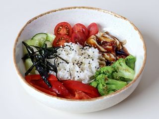 Poke Bowl з вугрем 340г