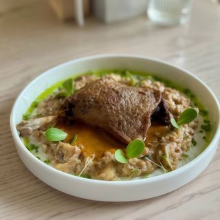 Качина ніжка з гречкою