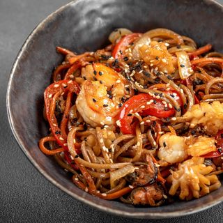 Локшина соба із морепродуктами (250г)