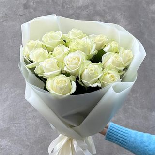 Букет з 15-ти білих троянд Аваланч першого сорту 70 см