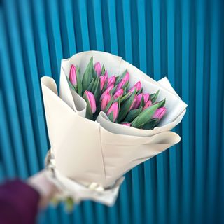 Букет з 25-ти пурпурових голландських тюльпанів