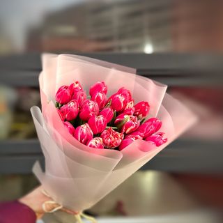 Букет з 25-ти піоновидних голландських тюльпанів першого сорту