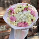 Букет з гортензій, троянд, еустом